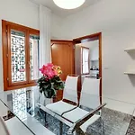 San Stin Apartment *