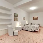 San Stin Apartment *